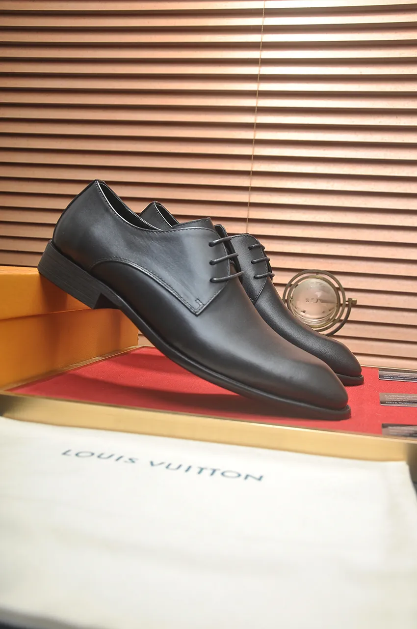 Men's men's shoes 💰540💶 [LV] (original single cowhide lining) 🍀LV's latest genuine leather business suit shoes are launched simultaneously on the official website. The first-layer cowhide imported from Italy is made of heavy gold, 💥official website 1:1 rubber outsole. Versatile to wear, high-end without losing class, and the color combination is extraordinary. This four-season style is alluring when worn on your feet, showing off your big-name flair. Standard code 38-45 (45 customized)